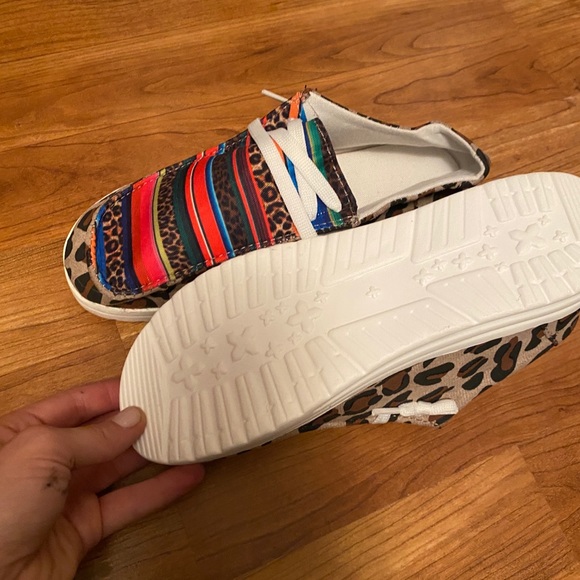 Serape & Leopard Lace Up Flat Sneakers - Similar to Hey Dudes - NWT - round toe - Picture 4 of 4